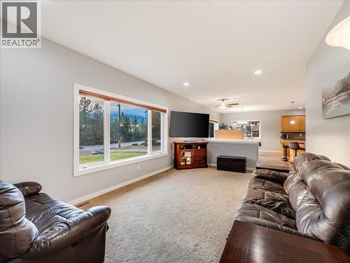 8480 Highway 22A, Trail, BC - Indoor Photo Showing Living Room
