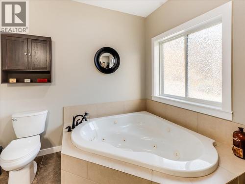 8480 Highway 22A, Trail, BC - Indoor Photo Showing Bathroom