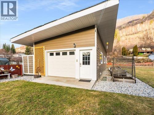 8480 Highway 22A, Trail, BC - Outdoor