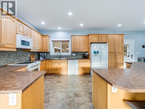 8480 Highway 22A, Trail, BC - Indoor Photo Showing Kitchen With Double Sink