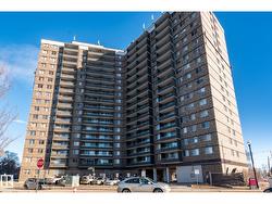 #215 13910 STONY PLAIN RD NW  Edmonton, AB T5N 3R2