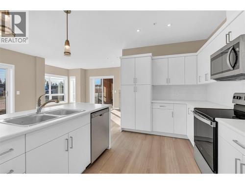 3362 Skaha Lake Road Unit# 203, Penticton, BC - Indoor Photo Showing Kitchen With Double Sink