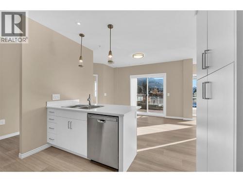 3362 Skaha Lake Road Unit# 203, Penticton, BC - Indoor Photo Showing Kitchen With Double Sink