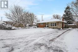 3 CAYUGA AVENUE  St. Catharines (Haig), ON L2R 1E4
