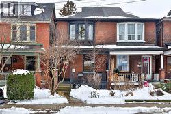9 WESTMINSTER AVENUE  Toronto, ON M6R 1N3