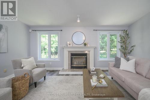 9 - 445 Riverside Drive, London North (North N), ON - Indoor Photo Showing Living Room With Fireplace