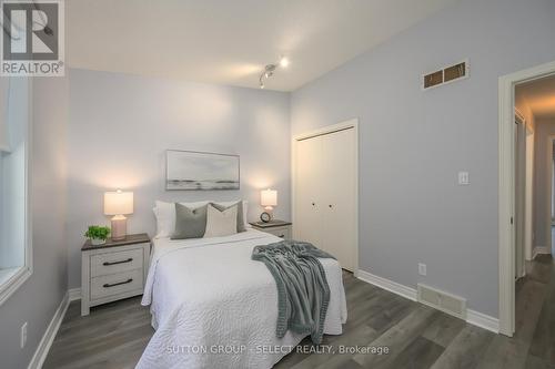 9 - 445 Riverside Drive, London North (North N), ON - Indoor Photo Showing Bedroom