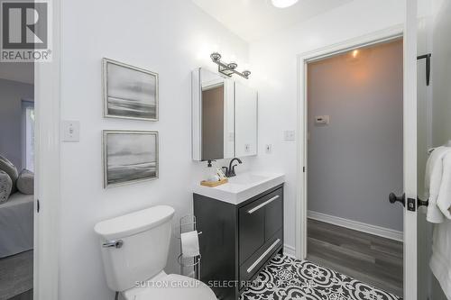 9 - 445 Riverside Drive, London North (North N), ON - Indoor Photo Showing Bathroom