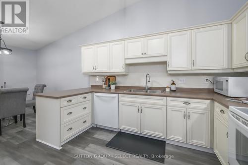 9 - 445 Riverside Drive, London North (North N), ON - Indoor Photo Showing Kitchen With Double Sink
