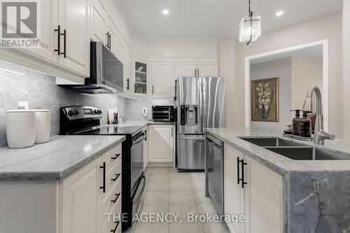 13 Smoothwater Street, Brampton, ON - Indoor Photo Showing Kitchen With Double Sink With Upgraded Kitchen