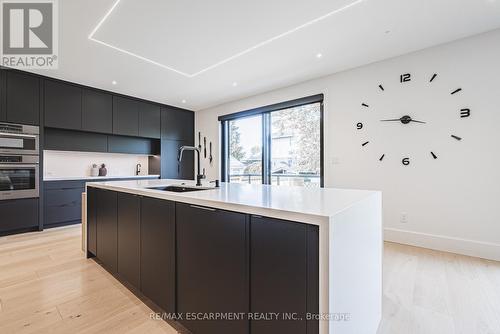 135 Eleanor Avenue, Hamilton, ON - Indoor Photo Showing Kitchen
