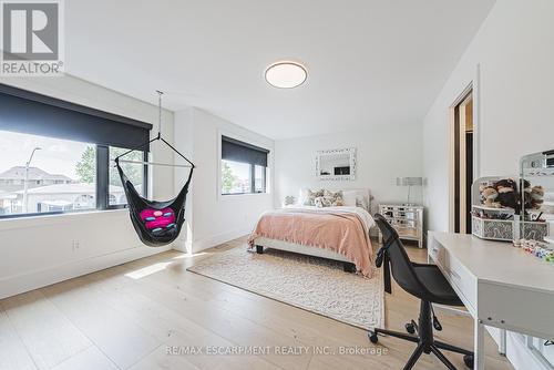 135 Eleanor Avenue, Hamilton, ON - Indoor Photo Showing Bedroom
