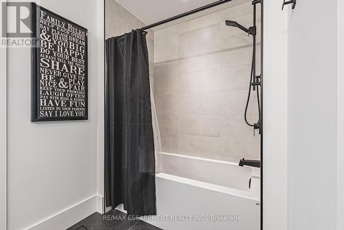 135 Eleanor Avenue, Hamilton, ON - Indoor Photo Showing Bathroom
