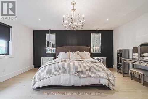 135 Eleanor Avenue, Hamilton, ON - Indoor Photo Showing Bedroom