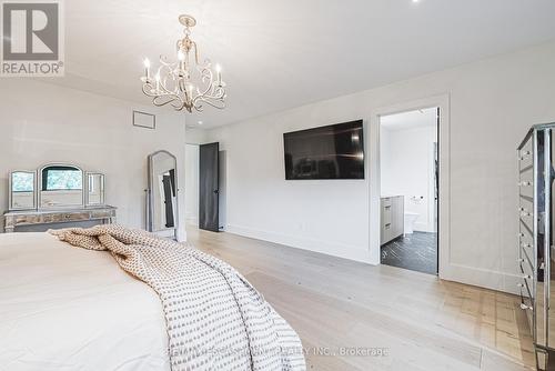 135 Eleanor Avenue, Hamilton, ON - Indoor Photo Showing Bedroom