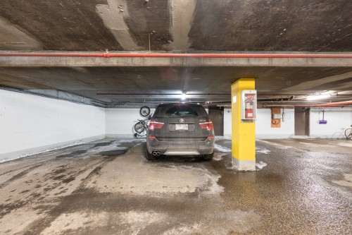 Garage - 5627Z Ch. Merrimac, Côte-Saint-Luc, QC 