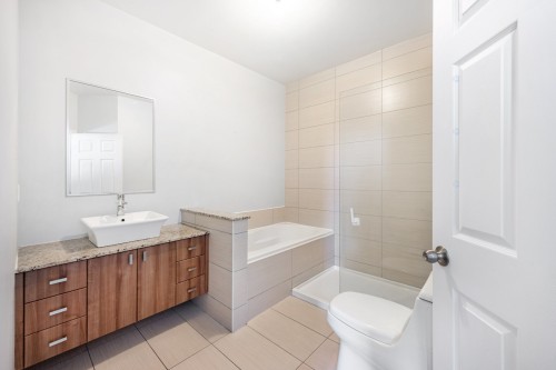 Master Bathroom - 1212-4975 Rue Jean-Talon O., Montréal (Côte-Des-Neiges/Notre-Dame-De-Grâce), QC - Indoor Photo Showing Bathroom