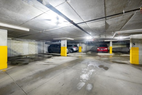 Parking - 1212-4975 Rue Jean-Talon O., Montréal (Côte-Des-Neiges/Notre-Dame-De-Grâce), QC - Indoor Photo Showing Garage