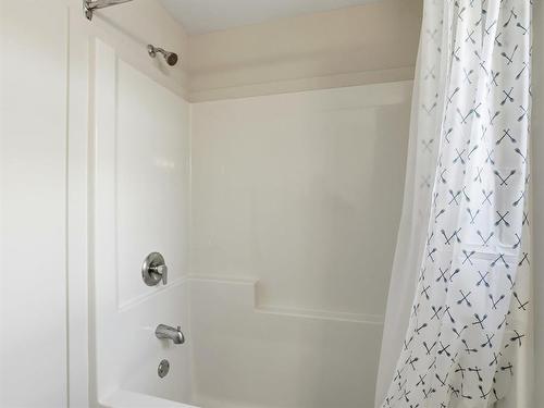 330 Tyson Trail, Winnipeg, MB - Indoor Photo Showing Bathroom