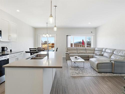 330 Tyson Trail, Winnipeg, MB - Indoor