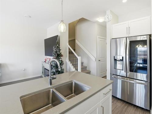330 Tyson Trail, Winnipeg, MB - Indoor Photo Showing Kitchen With Double Sink