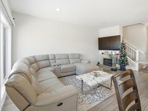 330 Tyson Trail, Winnipeg, MB - Indoor Photo Showing Living Room With Fireplace