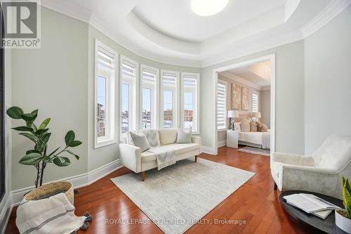 100 Virtue Crescent, Vaughan, ON - Indoor Photo Showing Living Room