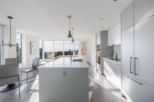 702-960 Yates St  Victoria, BC V8V 3M3