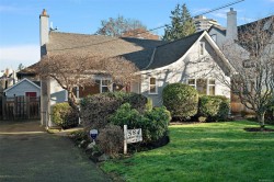 584 Marifield Ave  Victoria, BC V8V 1N4