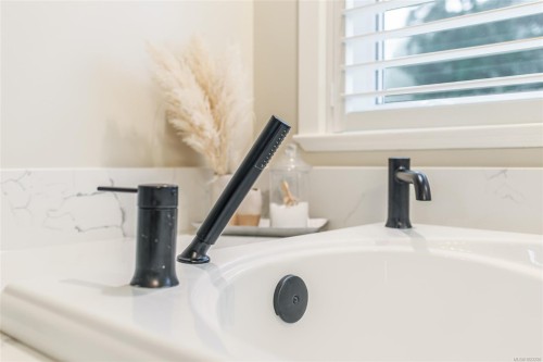 6126 Renton Rd, Port Alberni, BC 