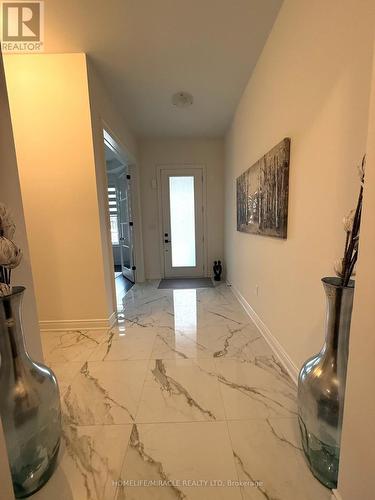 Upper - 50 Meadow Vista Crescent, East Gwillimbury, ON 