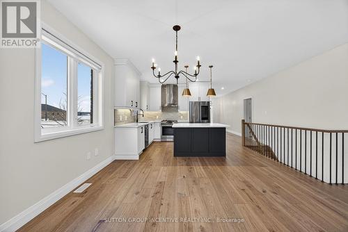 123 Ritchie Crescent, Springwater, ON - Indoor Photo Showing Kitchen With Upgraded Kitchen