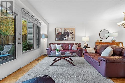 61 - 189 Springhead Gardens, Richmond Hill, ON - Indoor Photo Showing Living Room