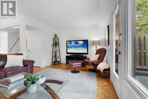 61 - 189 Springhead Gardens, Richmond Hill, ON - Indoor Photo Showing Living Room