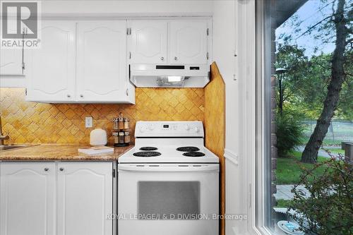 61 - 189 Springhead Gardens, Richmond Hill, ON - Indoor Photo Showing Kitchen