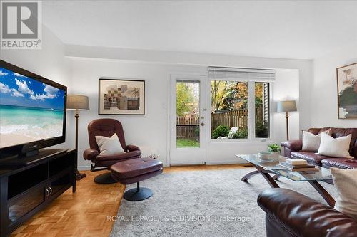 61 - 189 Springhead Gardens, Richmond Hill, ON - Indoor Photo Showing Living Room