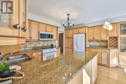 700 Fieldstone Road, Mississauga, ON - Indoor Photo Showing Kitchen With Double Sink