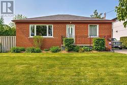 558 WOLSEY CRESCENT  Oakville, ON L6L 4W4