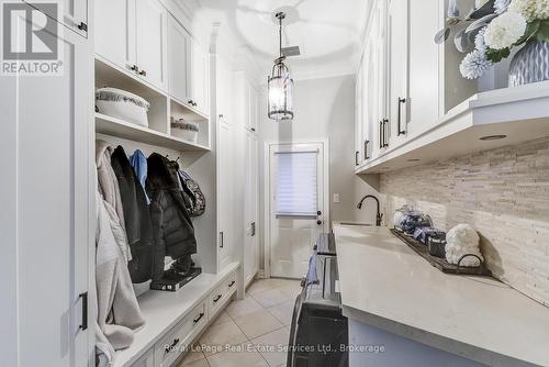 Laundry room with built ins - 2331 Rideau Drive, Oakville (Jc Joshua Creek), ON - Indoor Photo Showing Kitchen