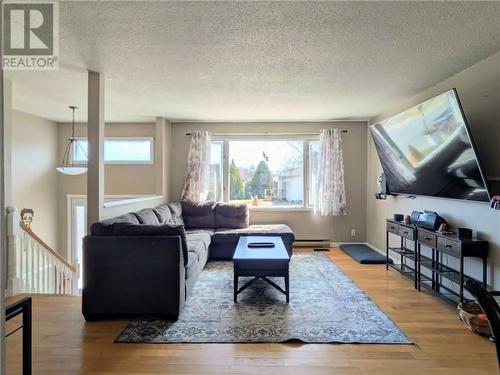 486 Bois, Espanola, ON - Indoor Photo Showing Living Room