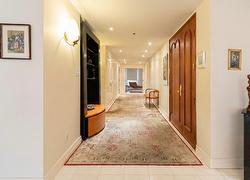 702-4175 Rue Ste-Catherine O.  Westmount, QC H3Z 3C9