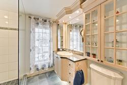 Salle de bains attenante à la CCP - 