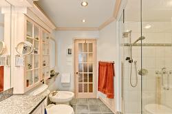 Salle de bains attenante à la CCP - 