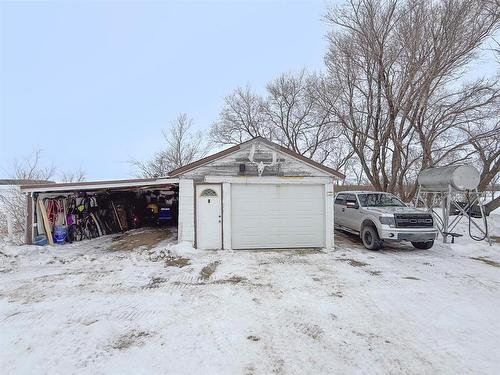 49084 Service Road, Brandon, MB - Outdoor