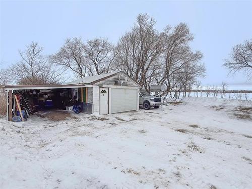 49084 Service Road, Brandon, MB - Outdoor