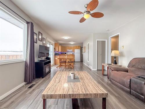 49084 Service Road, Brandon, MB - Indoor Photo Showing Living Room