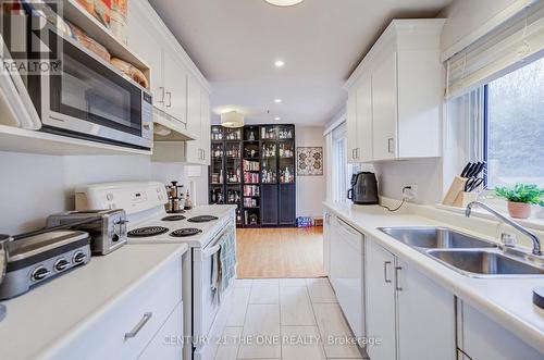 256 Church Street, Markham, ON - Indoor Photo Showing Kitchen With Double Sink