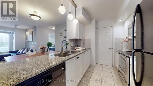 320 - 33 Cox Boulevard, Markham, ON - Indoor Photo Showing Kitchen With Double Sink With Upgraded Kitchen