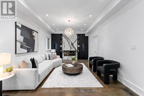 193 Mateo Place, Mississauga, ON - Indoor Photo Showing Living Room