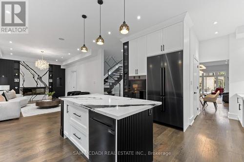 193 Mateo Place, Mississauga, ON - Indoor Photo Showing Kitchen With Upgraded Kitchen